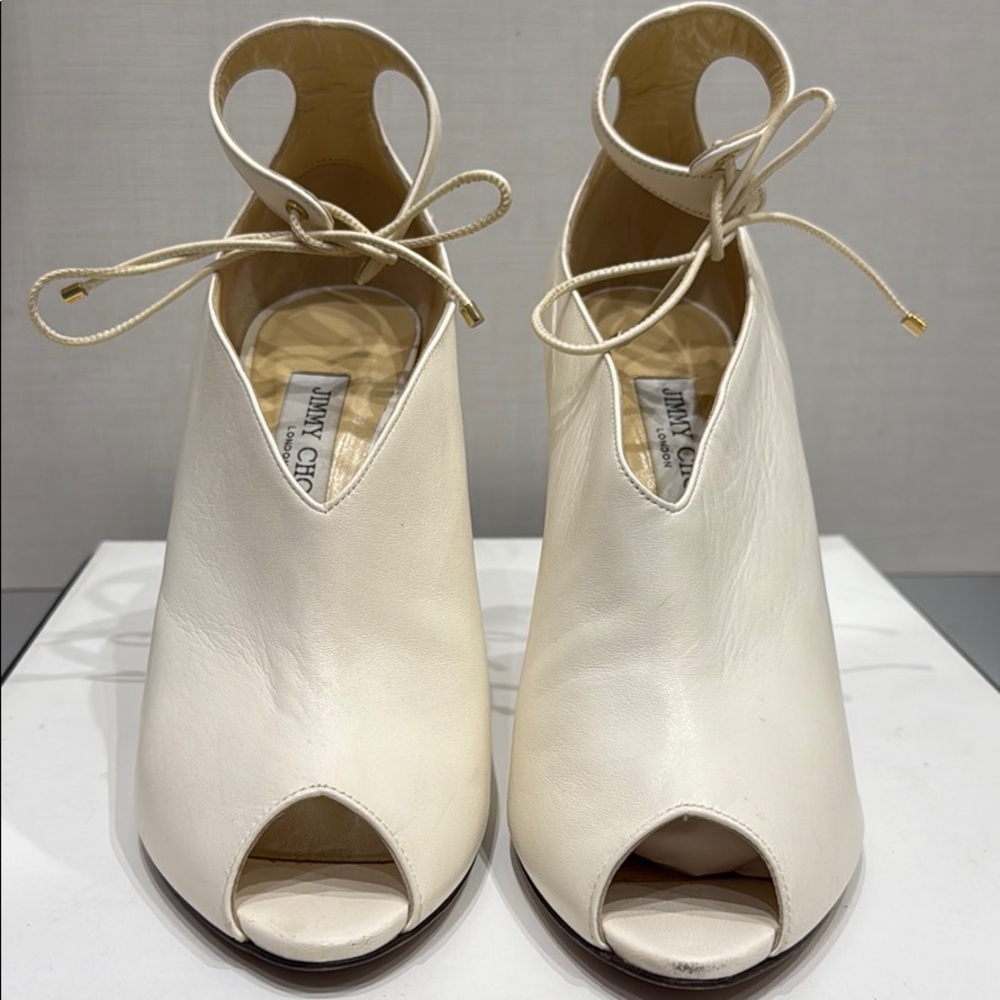 Cream color JIMMY CHOO, like NEW!
